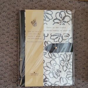 Heartfelt Linen Black and White Inspirational Journal-NWT- Great Gift!